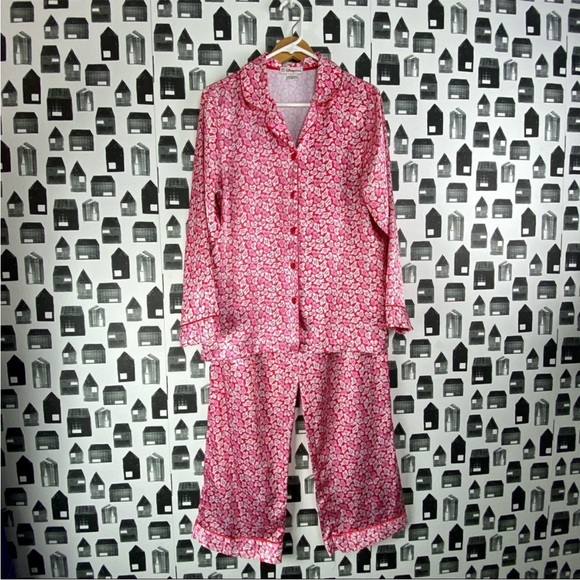 Disney Other - Disney - ❤️💓 pajama set - hearts - Mickey Mouse